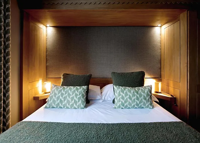 Du Skieur, Avec Services, Collection Des Fermes