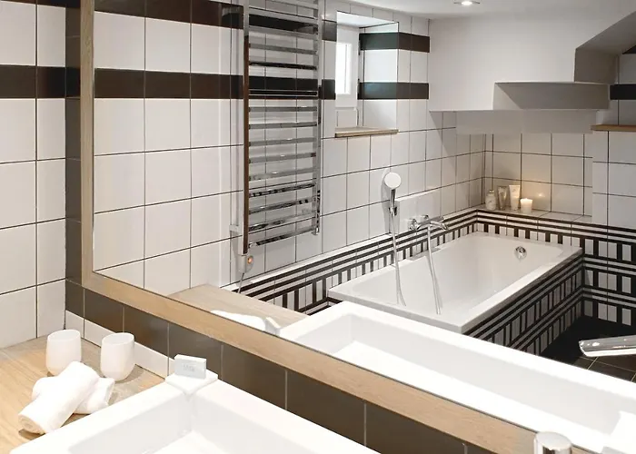 Du Skieur, Avec Services, Collection Des Fermes Alpehytte